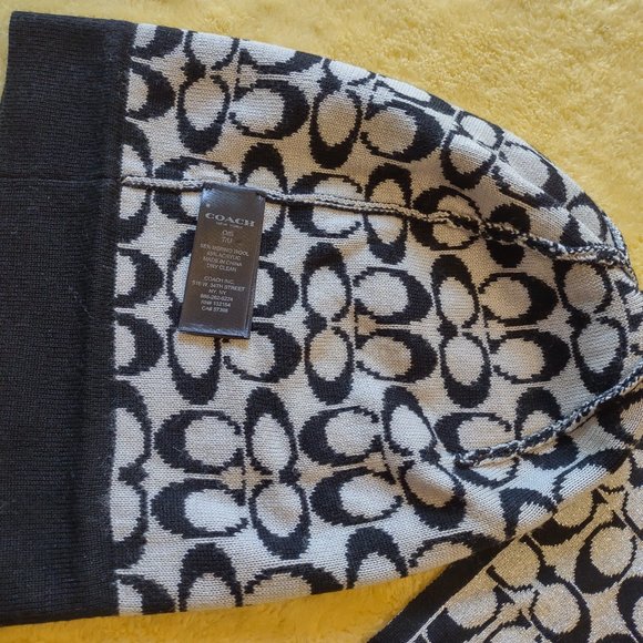 Coach winter hat and scarf set - Picture 6 of 7
